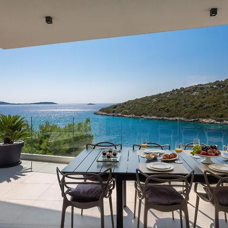 Villa Beachfront Extravaganza With Infinity Pool Vinišće