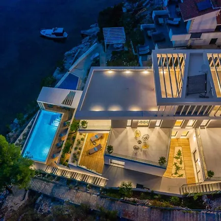 Beachfront Extravaganza With Infinity Pool Villa Vinišće